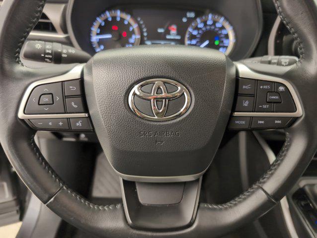 used 2023 Toyota Highlander car, priced at $30,999