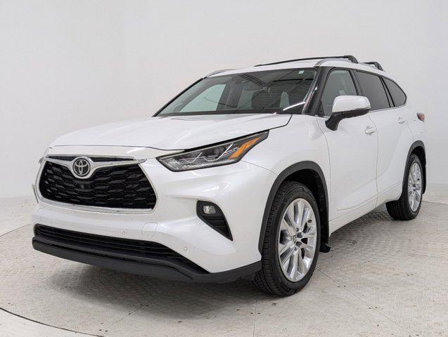 used 2022 Toyota Highlander car, priced at $36,998