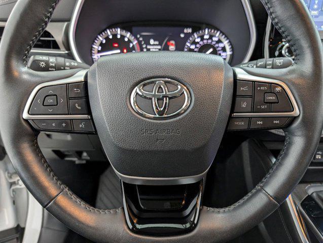 used 2022 Toyota Highlander car, priced at $36,998