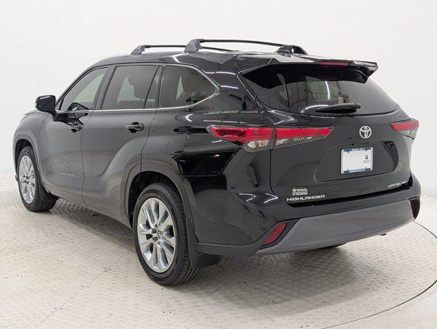 used 2021 Toyota Highlander car, priced at $32,998