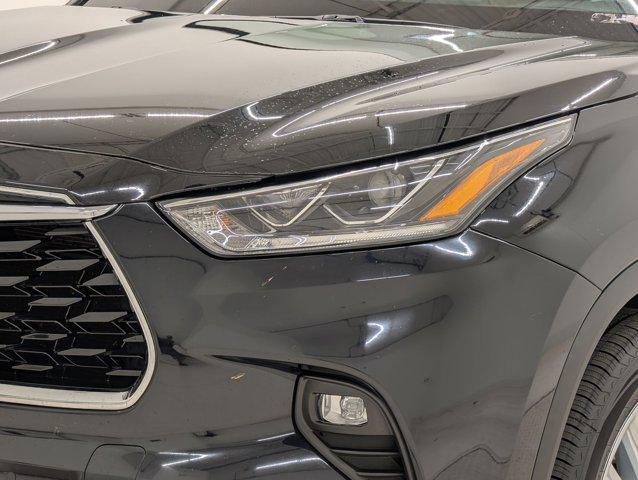 used 2021 Toyota Highlander car, priced at $32,998
