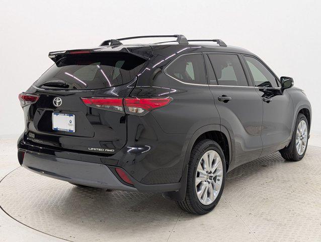 used 2021 Toyota Highlander car, priced at $32,998