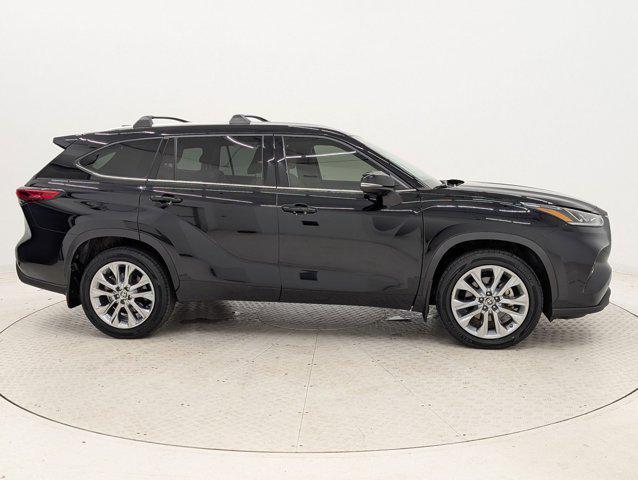 used 2021 Toyota Highlander car, priced at $32,998