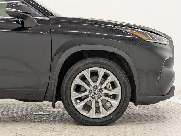 used 2021 Toyota Highlander car, priced at $32,998