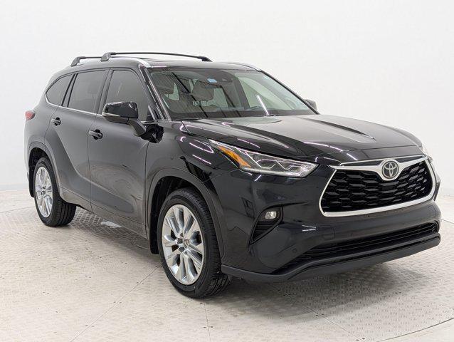 used 2021 Toyota Highlander car, priced at $32,998
