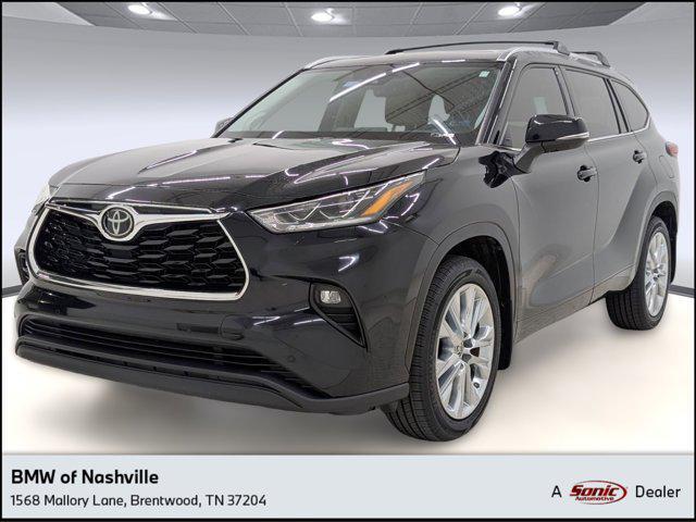 used 2021 Toyota Highlander car, priced at $32,998
