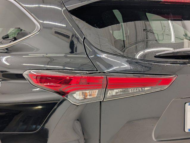 used 2021 Toyota Highlander car, priced at $32,998