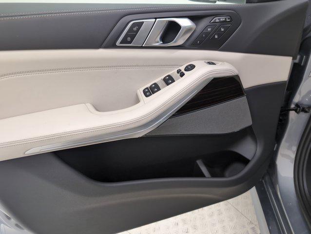 new 2026 BMW X7 car, priced at $103,535
