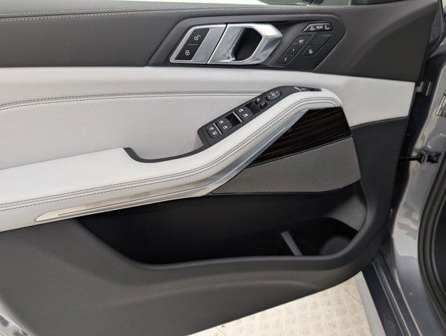 new 2026 BMW X7 car, priced at $100,785