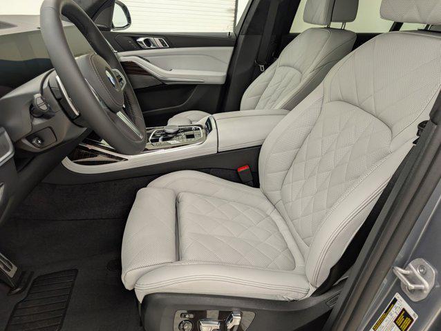 new 2026 BMW X7 car, priced at $100,785