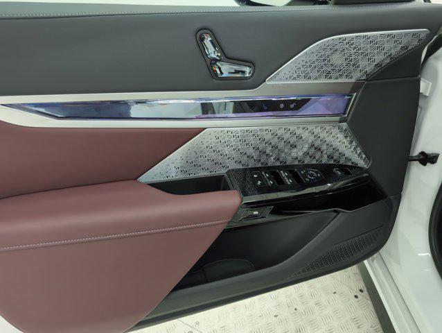 new 2025 BMW 760 car, priced at $134,535