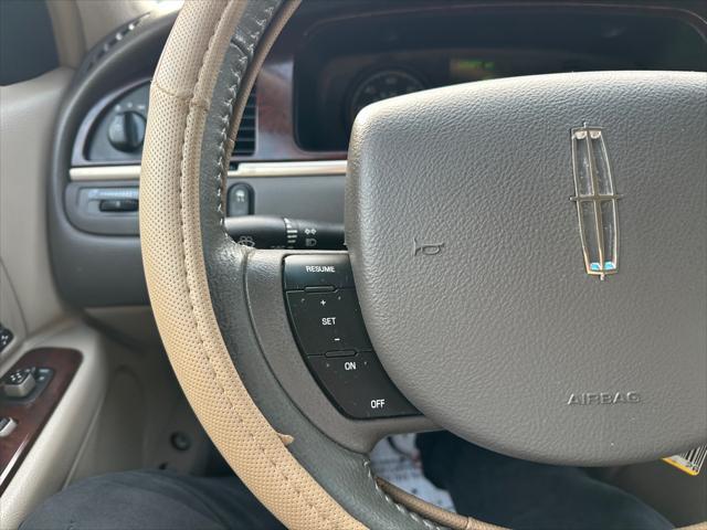used 2006 Lincoln Town Car car, priced at $6,495