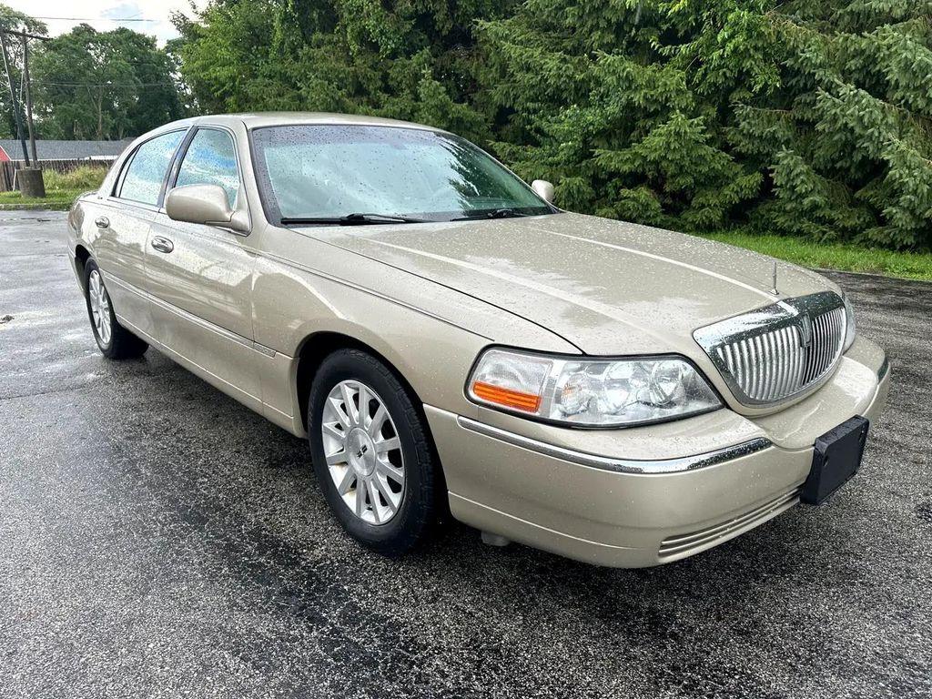 used 2006 Lincoln Town Car car, priced at $5,995