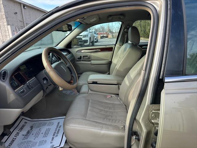 used 2006 Lincoln Town Car car, priced at $6,495
