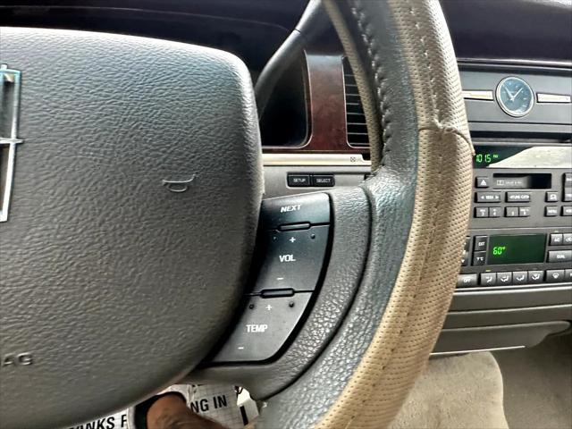 used 2006 Lincoln Town Car car, priced at $5,995