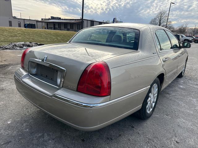 used 2006 Lincoln Town Car car, priced at $6,495