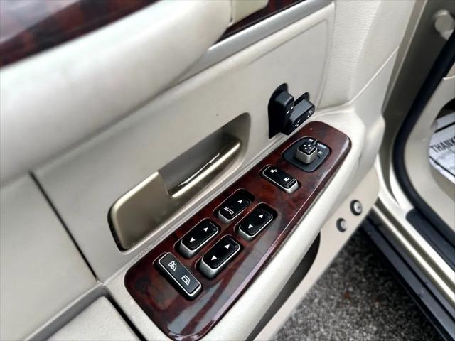 used 2006 Lincoln Town Car car, priced at $5,995