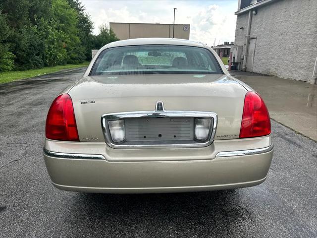 used 2006 Lincoln Town Car car, priced at $5,995