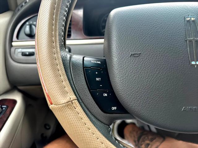 used 2006 Lincoln Town Car car, priced at $5,995