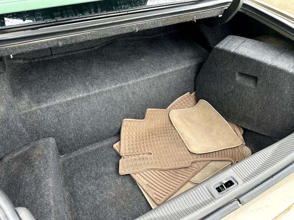 used 2006 Lincoln Town Car car, priced at $5,995
