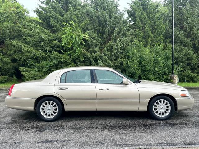 used 2006 Lincoln Town Car car, priced at $5,995