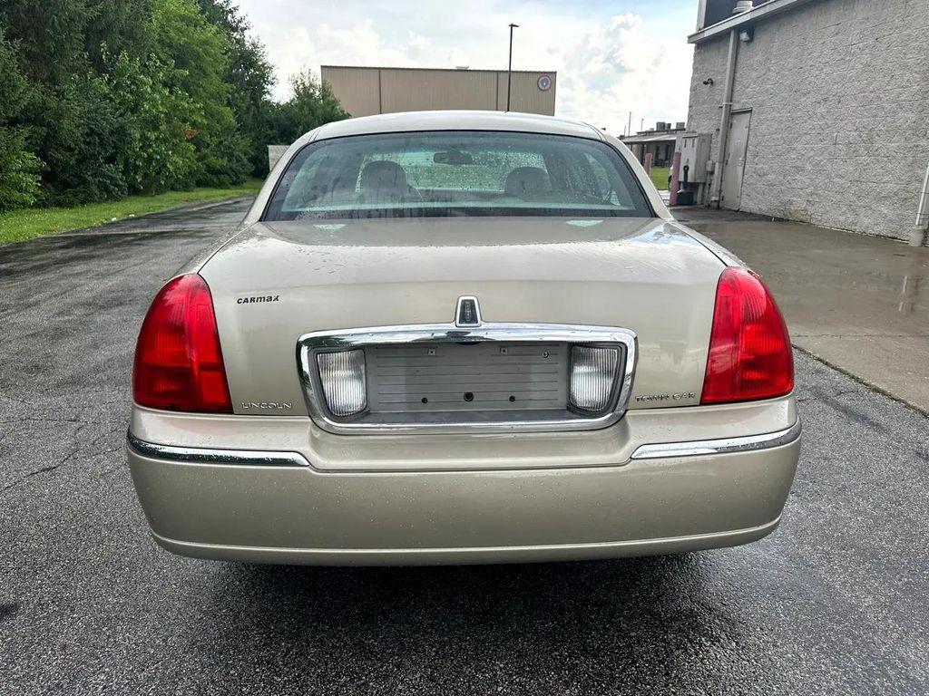 used 2006 Lincoln Town Car car, priced at $5,995