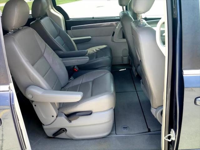 used 2009 Volkswagen Routan car, priced at $4,995