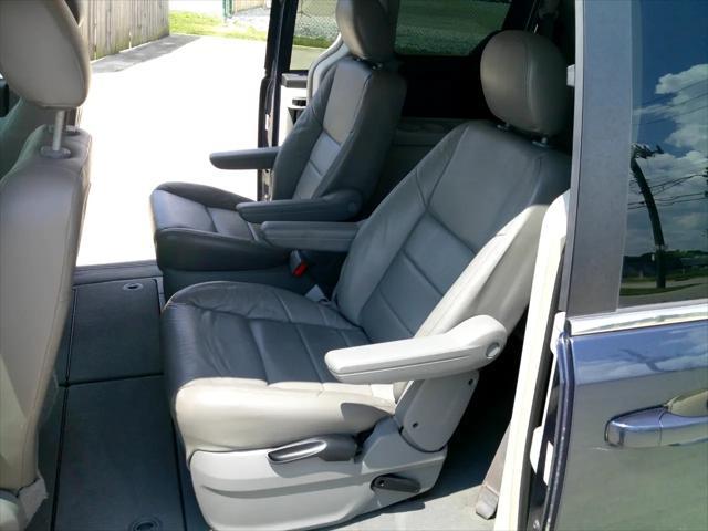 used 2009 Volkswagen Routan car, priced at $4,995