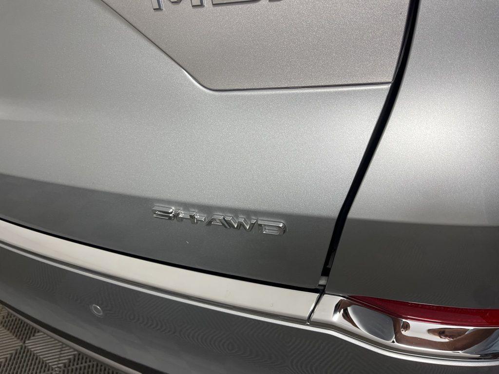 used 2025 Acura MDX car, priced at $53,914
