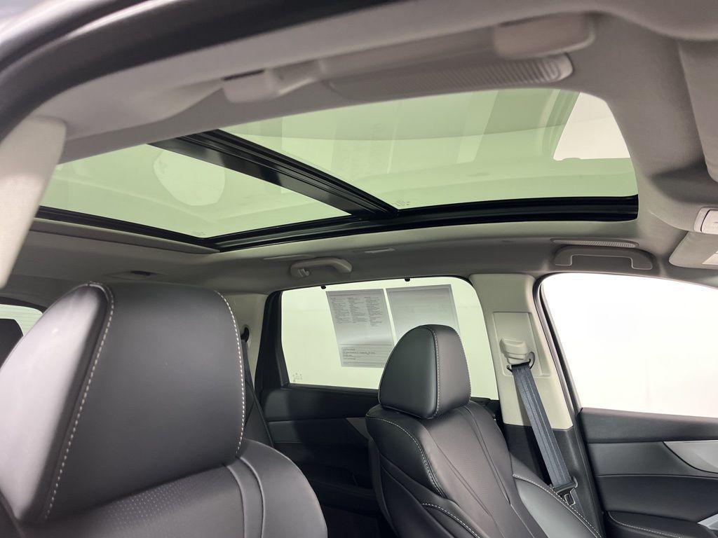 used 2025 Acura MDX car, priced at $53,914