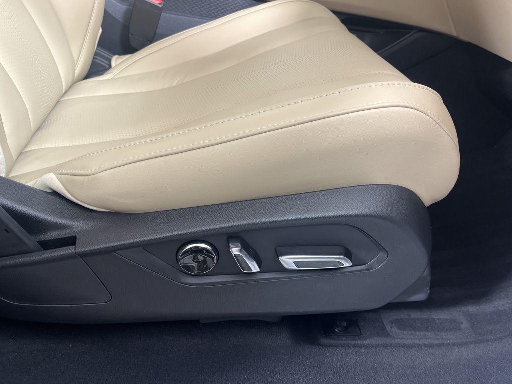 used 2025 Acura MDX car, priced at $54,090