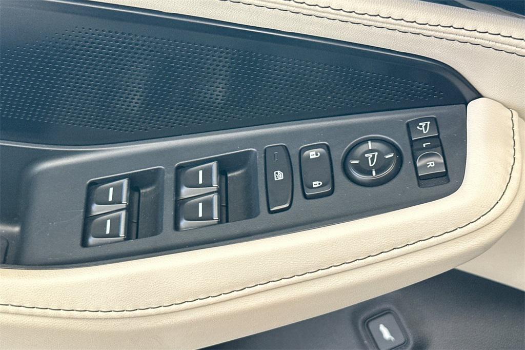 new 2025 Acura MDX car, priced at $72,500