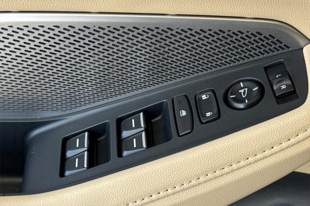 new 2025 Acura MDX car, priced at $55,350