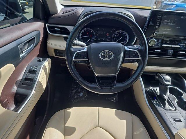 used 2021 Toyota Highlander car, priced at $28,660