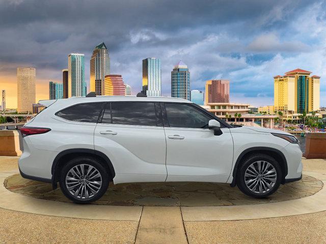 used 2021 Toyota Highlander car, priced at $37,621