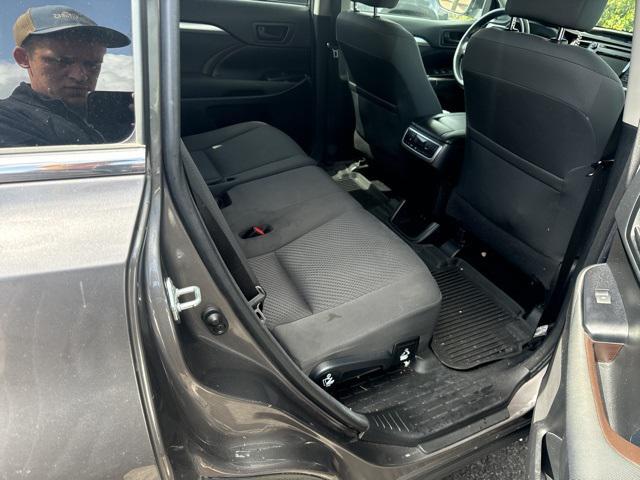 used 2018 Toyota Highlander car, priced at $25,995