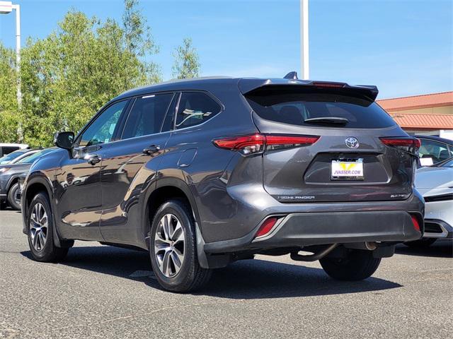 used 2022 Toyota Highlander car, priced at $40,378