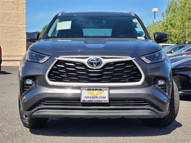 used 2022 Toyota Highlander car, priced at $40,378