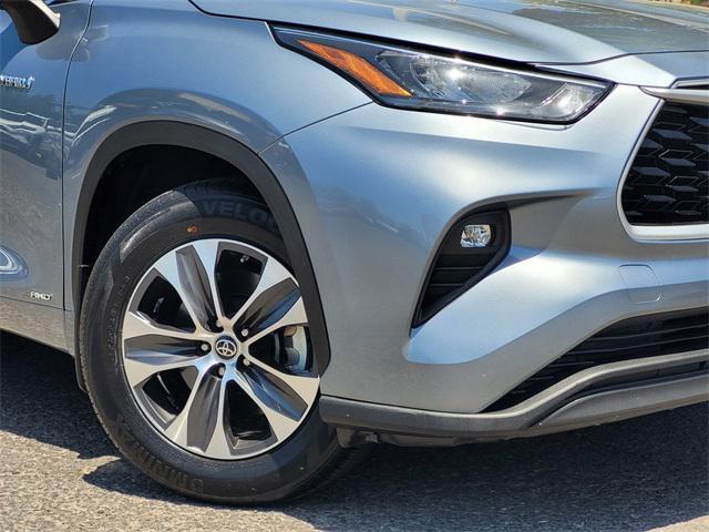 used 2020 Toyota Highlander Hybrid car, priced at $37,355