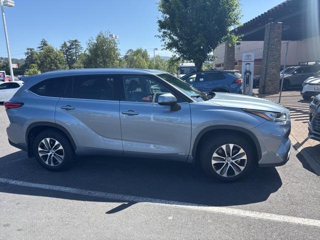 used 2020 Toyota Highlander Hybrid car, priced at $34,995