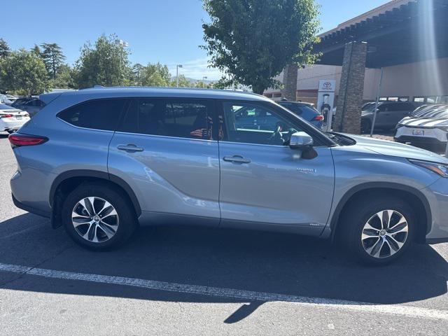used 2020 Toyota Highlander Hybrid car, priced at $34,995