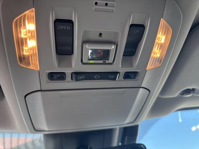 used 2020 Toyota Highlander Hybrid car, priced at $34,995