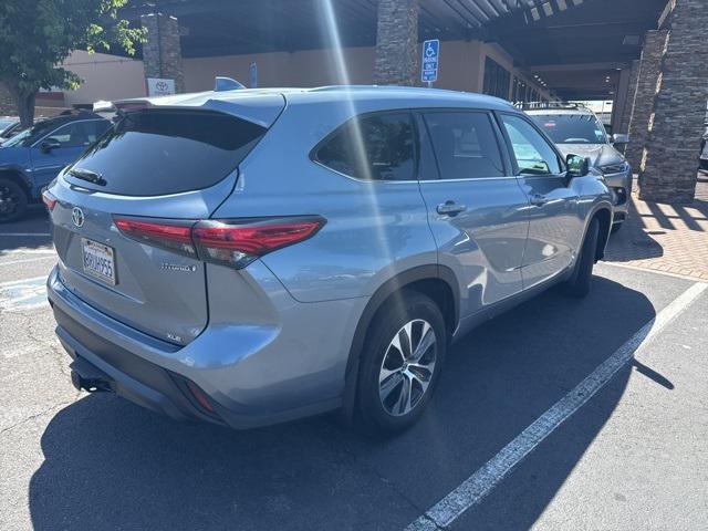 used 2020 Toyota Highlander Hybrid car, priced at $34,995