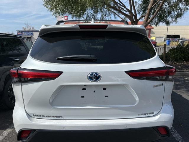 used 2022 Toyota Highlander Hybrid car, priced at $44,011
