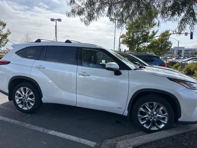 used 2022 Toyota Highlander Hybrid car, priced at $44,011