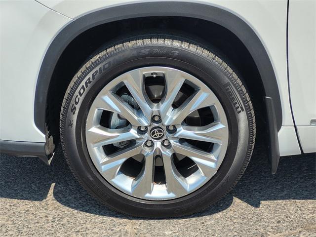 used 2022 Toyota Highlander Hybrid car, priced at $43,944