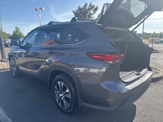 used 2022 Toyota Highlander car, priced at $42,016