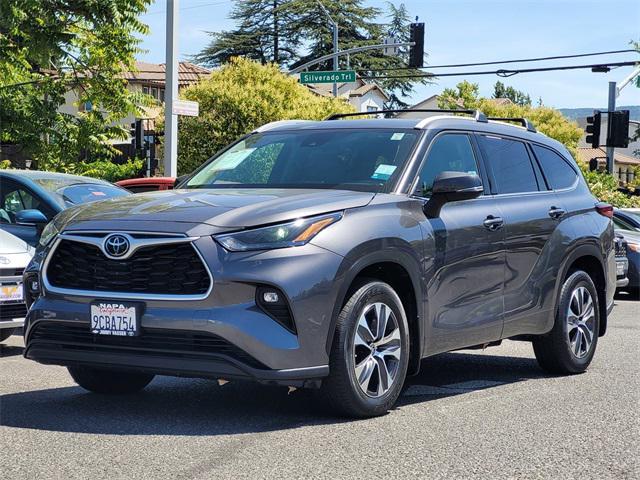 used 2022 Toyota Highlander car, priced at $41,320