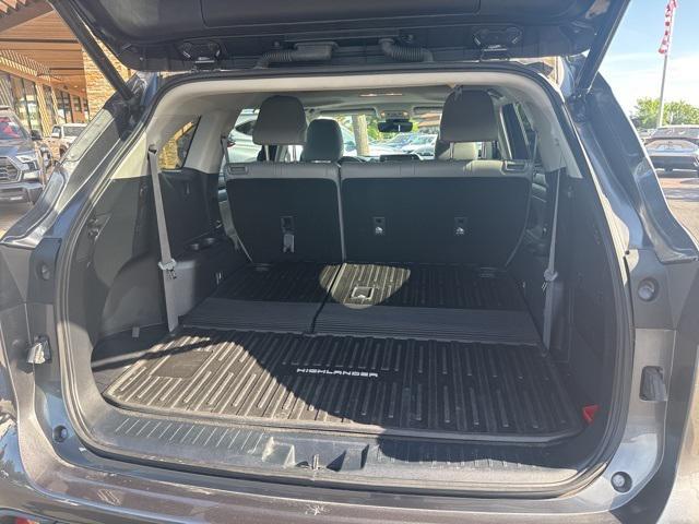 used 2022 Toyota Highlander car, priced at $42,016