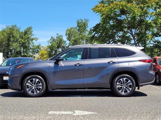 used 2022 Toyota Highlander car, priced at $41,320